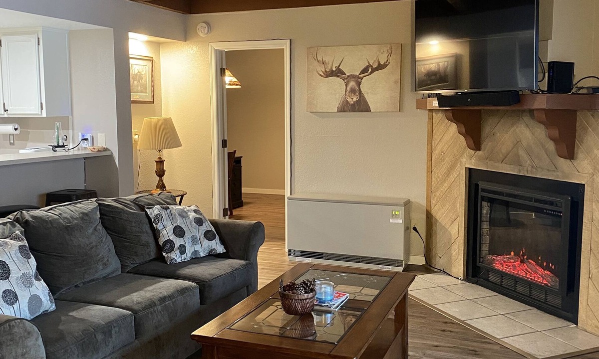 Pinetop Condo | Family Friendly Pines Condo-3b/2b