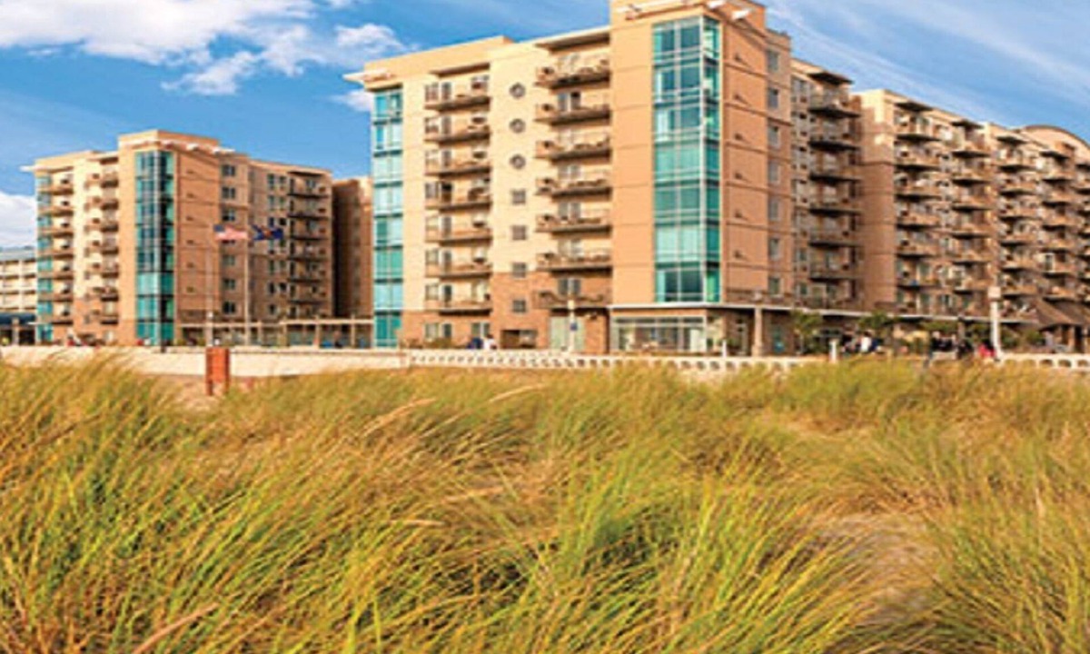 Seaside Gilbert District Resort | Family Friendly Beachfront Resort on the Promenade with Ocean Views!
