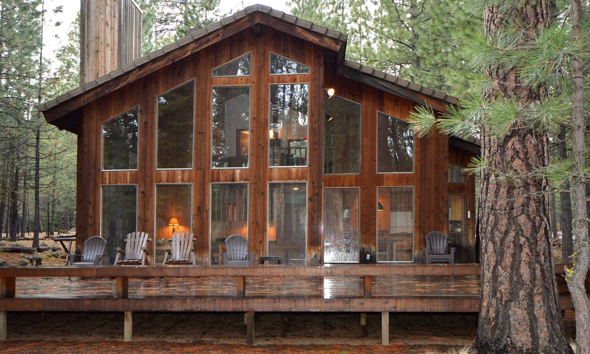 Black Butte Ranch House | Family Friendly Home: Large Deck, Forest Views, Fireplace, Close to Amenities.