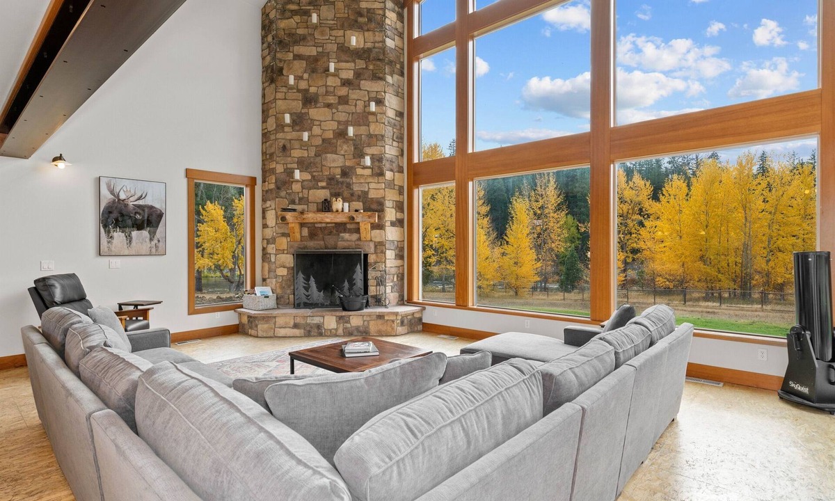 Leavenworth House | Family friendly lodge on the River, dog friendly.