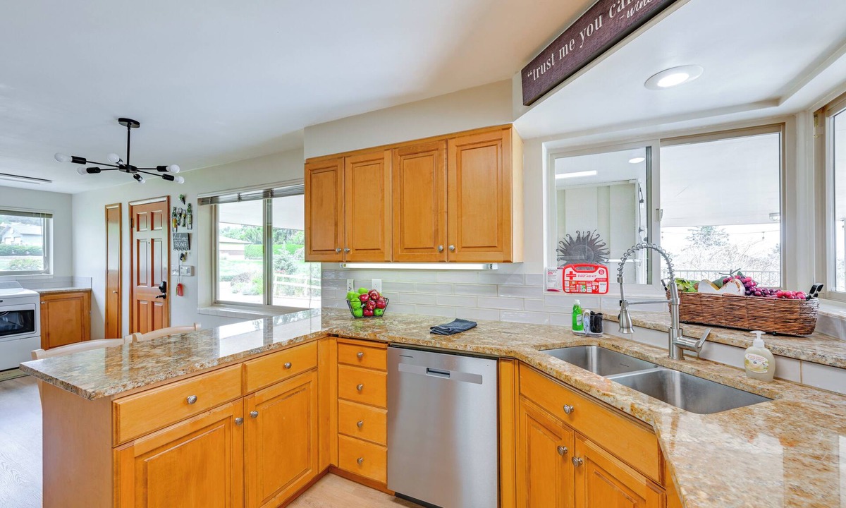 Yakima Cottage | Family-friendly Yakima Escape w/Yard & Pool!