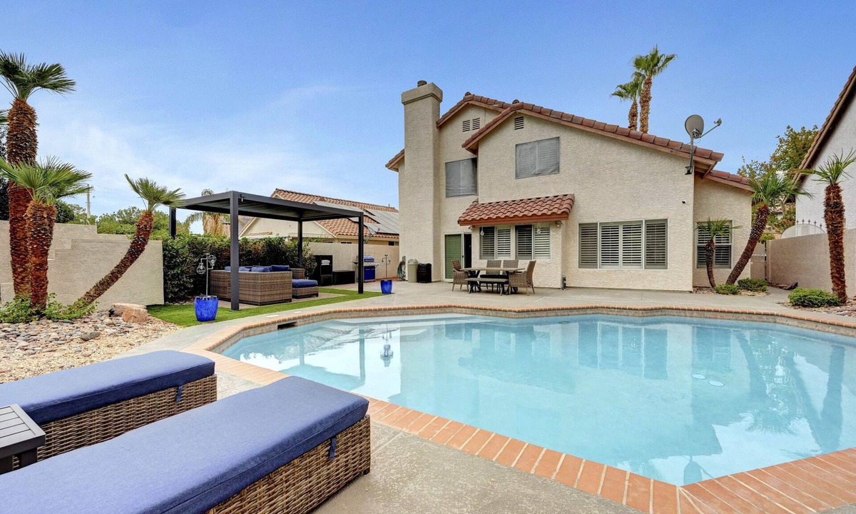 Green Valley House | *Family Henderson Resort Style Retreat w/Pool!*