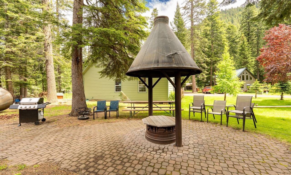 Joseph House | Family Lodge Retreat Steps from Wallowa Lake