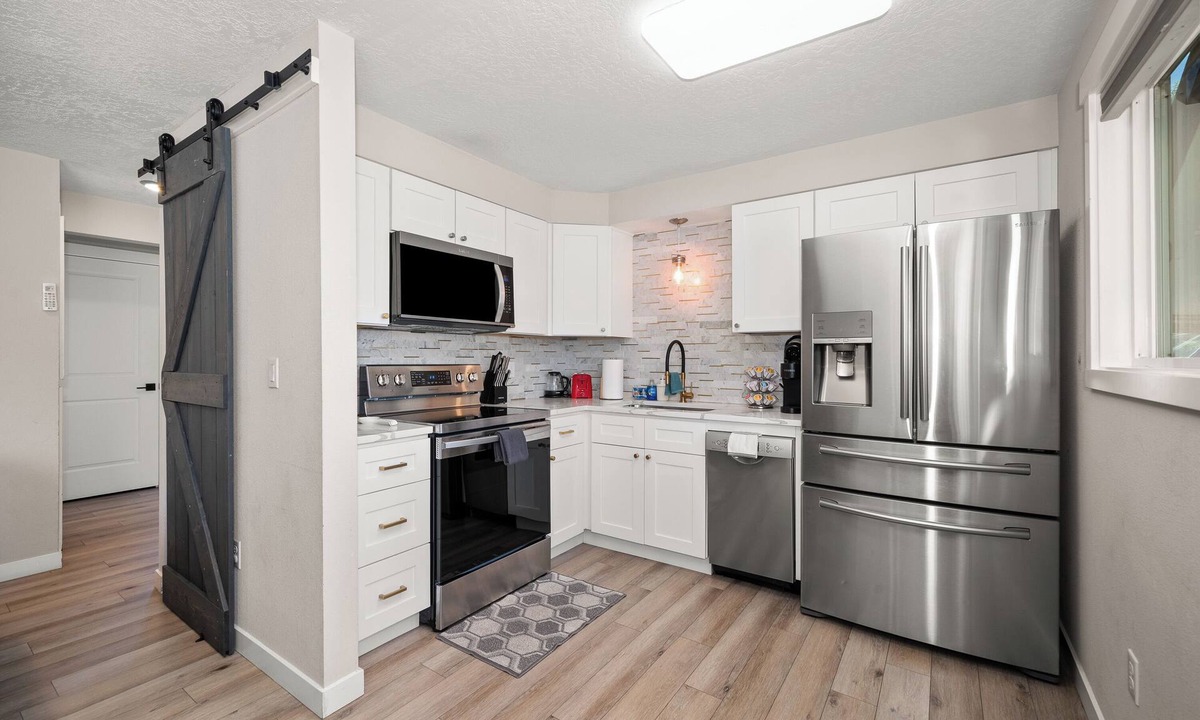 Spokane Valley Apartment | ❤️‍🔥Family Space, Easy Access near Brown’s Park 🛹🏐🏀💦