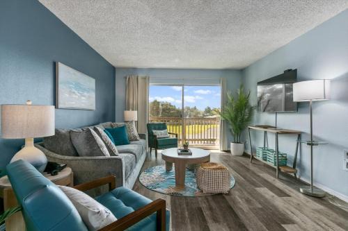 Ocean Shores House | Family Suite for 6 - Fireplace and Kitchen - Pool and Hot Tub
