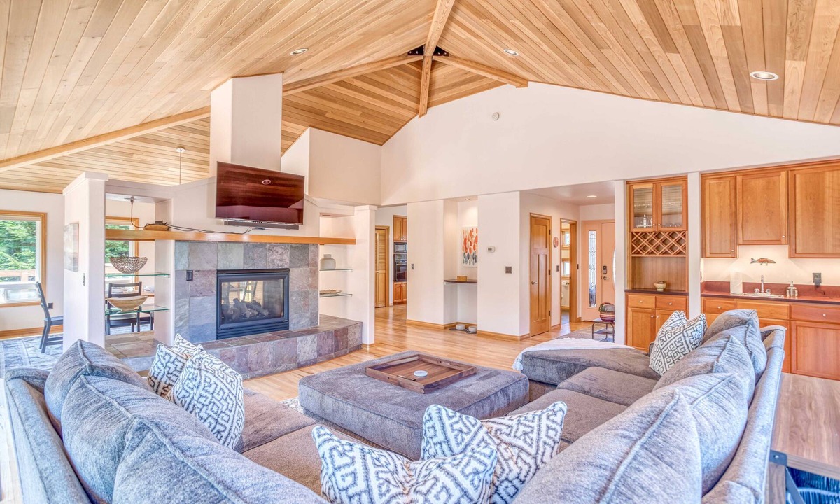 Neskowin House | Fantastic Custom Ocean-View Home Near Neskowin has Deck, Spa Tub, Hot Tub!