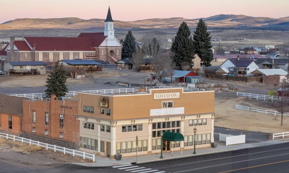 Loa House | Fantastic location for large groups or family reunion stays!