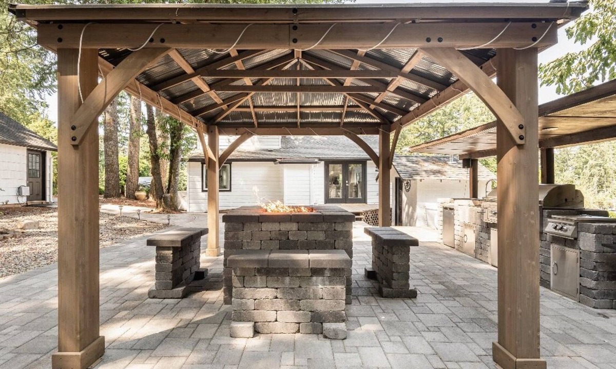 Hillsboro House | Farmhouse on wine scenic route, alpacas and hot tub. Pet friendly.