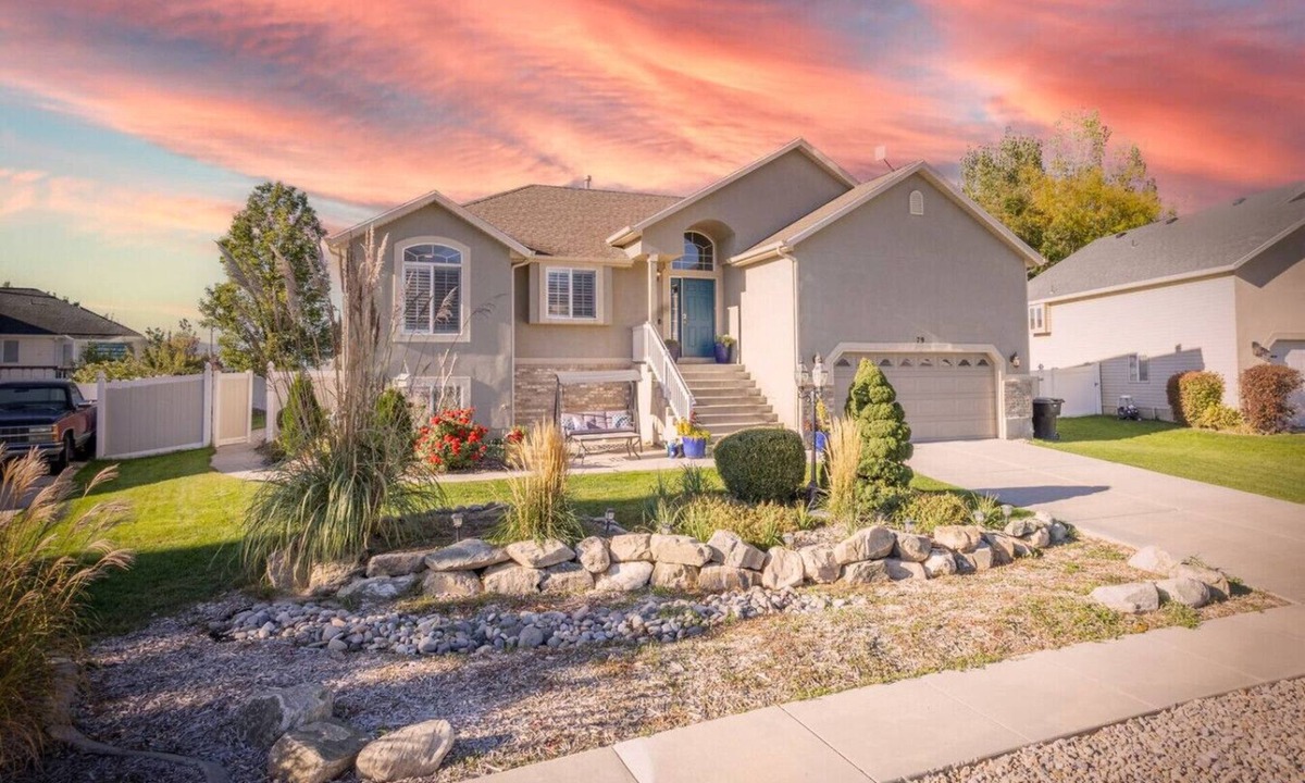 Farmington House | Farmington Gem 6BR Sleeps 16