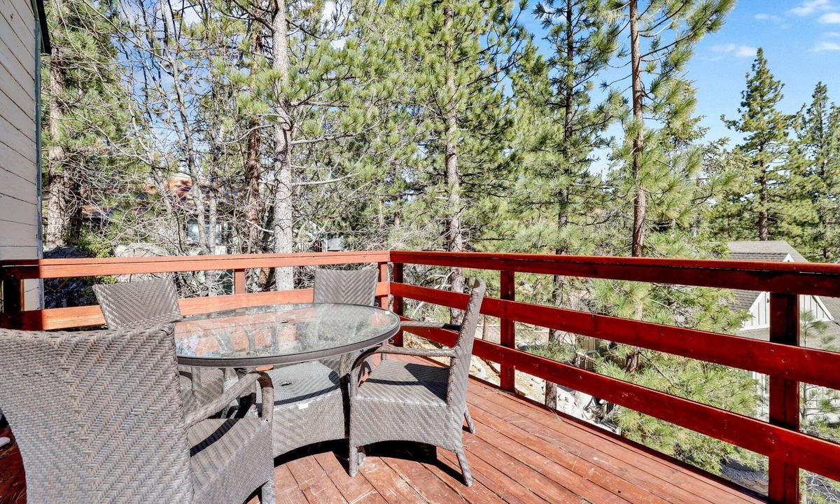 Patton Cabin | Fawnskin Pines Relaxing Mountain Cottage