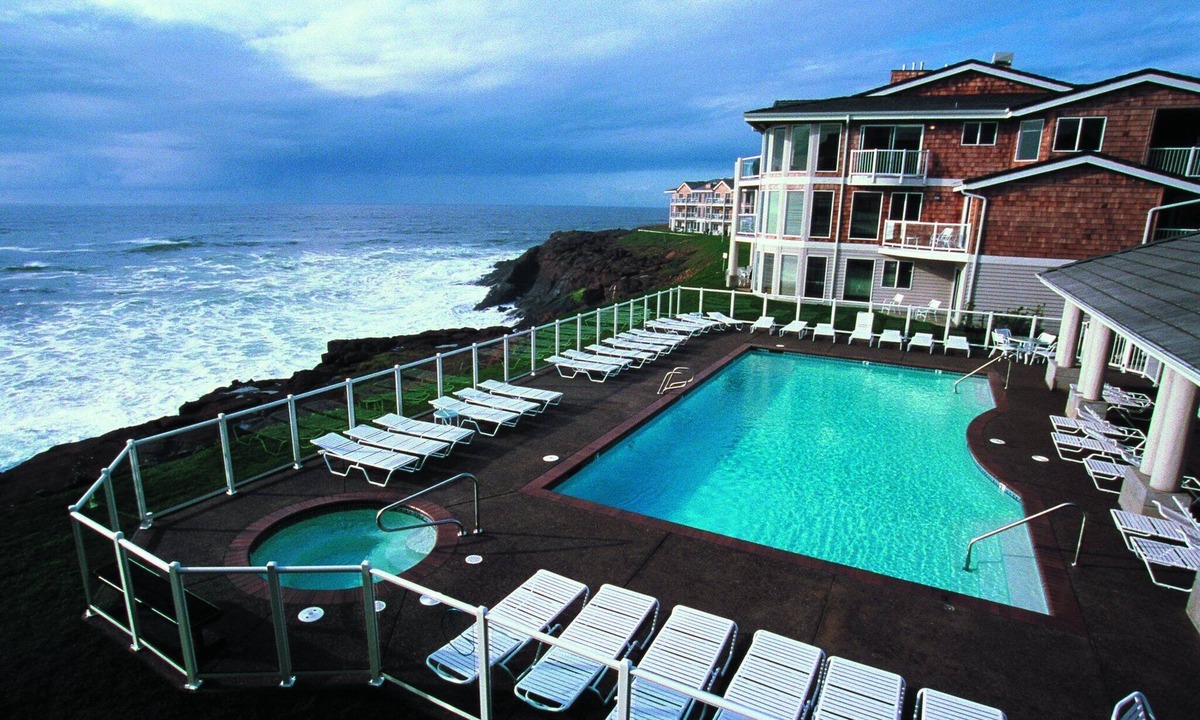 Depoe Bay Resort | Fine dining with vast views of the ocean!