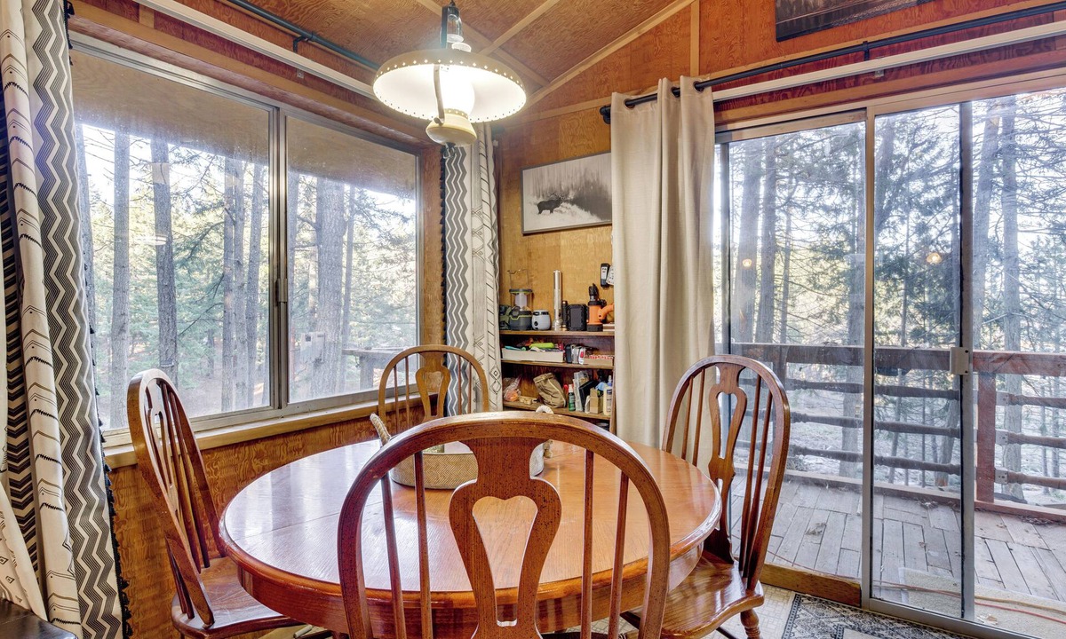 Wasco County Cabin | Fire Pit & Water Views! Woodsy Tygh Valley Retreat