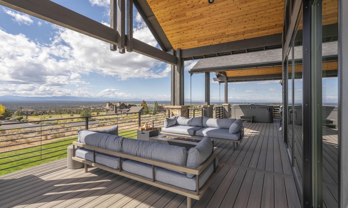 Powell Butte House | Firepit, Hot Tub & Scenic Views | Pioneer at Brasada Ranch Resort by AvantStay