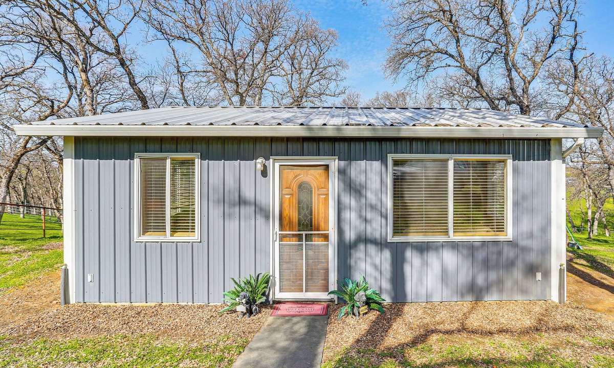 Red Bluff Cottage | Fish, Hike & Relax: Rural Red Bluff Cottage
