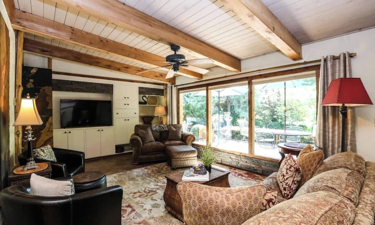 Springfield House | Forest Retreat 3BR Near UO, Autzen & River