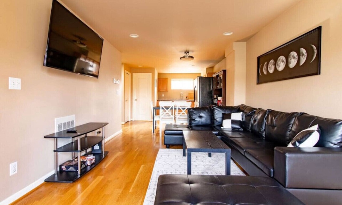 Greenwood Villa | Free EV Charging 3BR Garage Wifi Walk to Parks