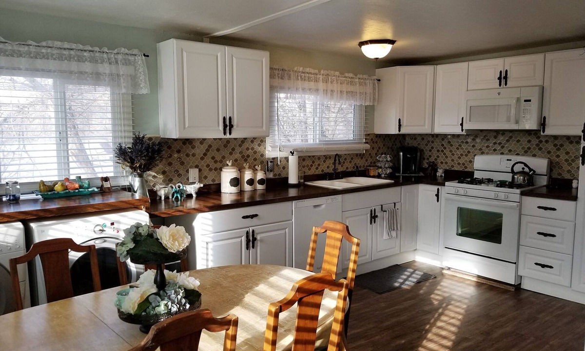 Williams Cottage | Freshly Renovated 1911 Historic Cottage- 60 Minutes to Grand Canyon