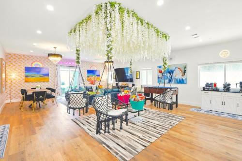 North Hollywood Apartment | G - Luxe NoHo Oasis 15m to Universal - FIFA World Cup SoFi - Large Backyard - Games - Parking