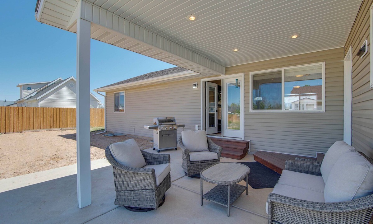 Enoch House | Gateway to Zion NP! Group Getaway w/Mtn Views