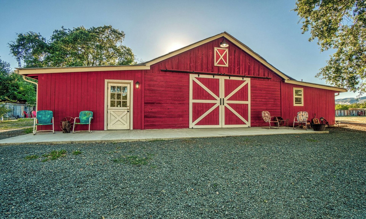 Upper Lake RV Rental | Glamping Tent with gorgeous mountain views&Animals
