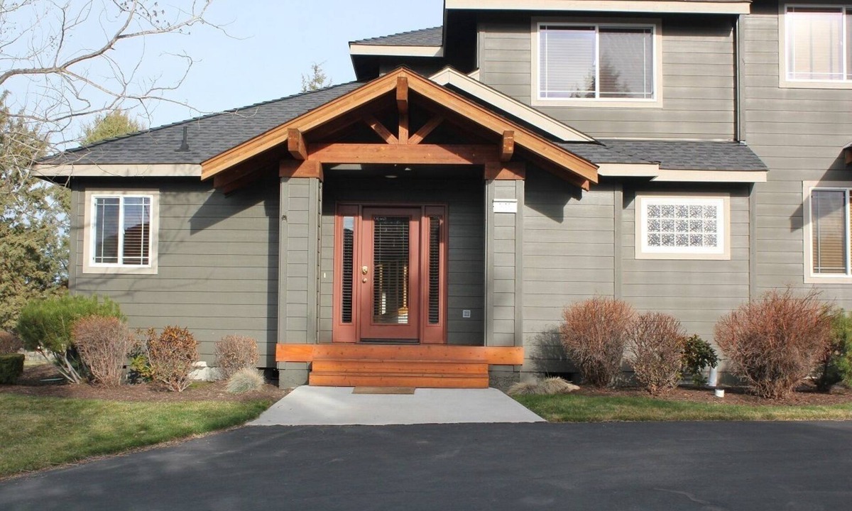 Redmond House | Golden Escape- Private Hot tub, Dog Friendly