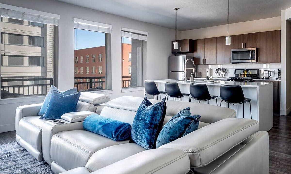 Rio Grande Apartment | Gorgeous 2BD/2BA Pool/Gym/Htub near Convention Ctr