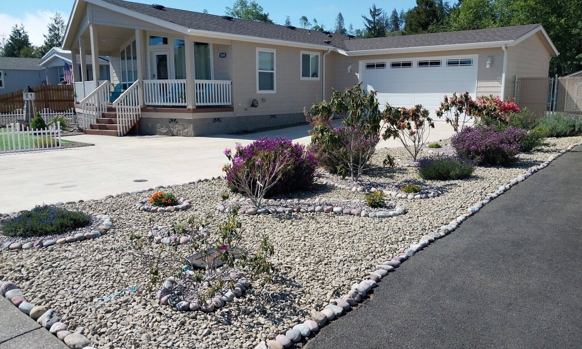 Lakeside House | Gorgeous 3-bedroom house in tranquil Lakeside perfect for relaxing stays