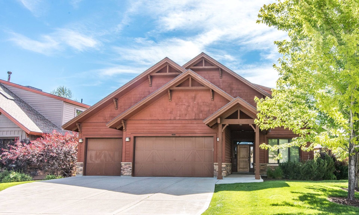 Eden House | Gorgeous 3-story home, private hot tub