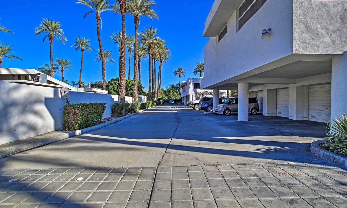 Cathedral City House | Gorgeous and spacious