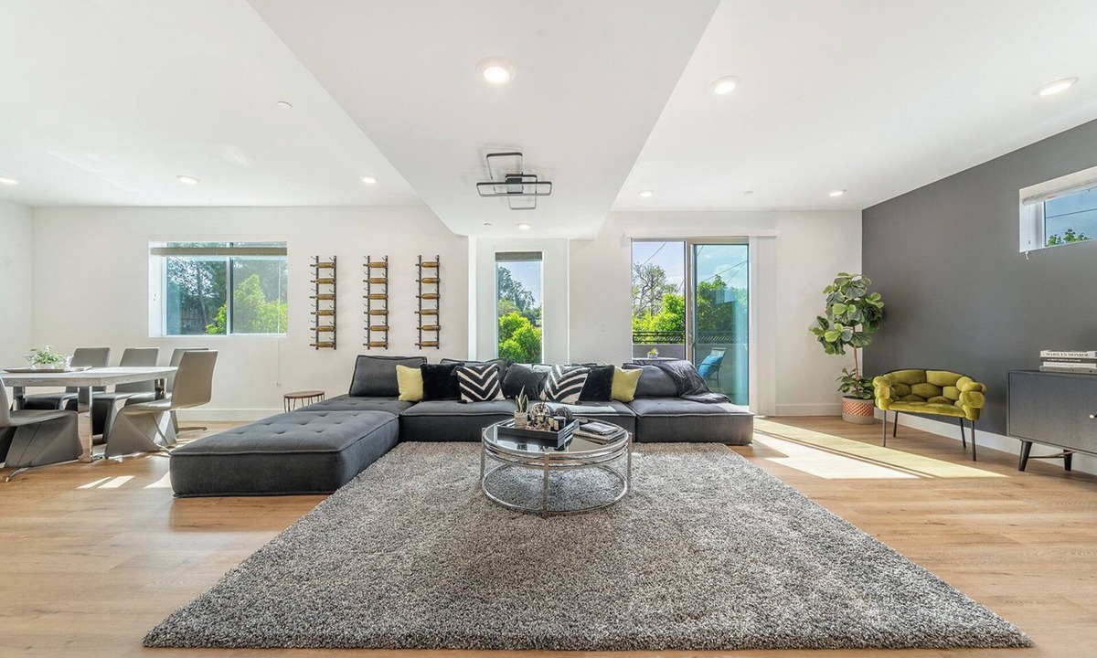 Valley Village House | Gorgeous/Modern 4bdr townhouse