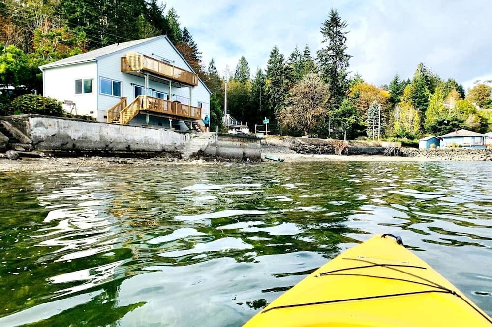 Hoodsport Cottage | Gorgeous, Waterfront Beach Cottage on Oyster Bay with Easy Access to Olympic National Park