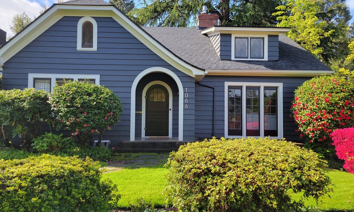 Amazon House | GRADUATION '27 SLEEPS 9! Luxury Home, 3-5 min walk to Campus and Hayward Field