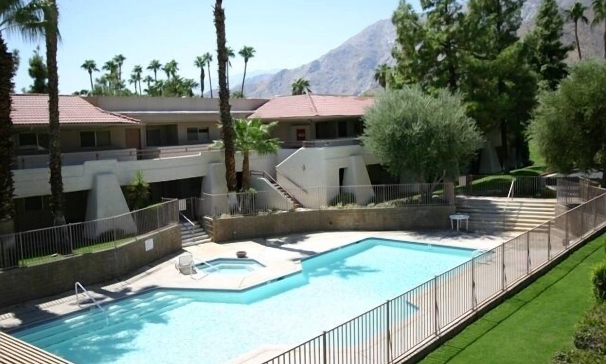 Palm Springs Condo | Great 1 Bedroom Condo in North Palm Springs, Near Tram & Downtown + Mtn Views &