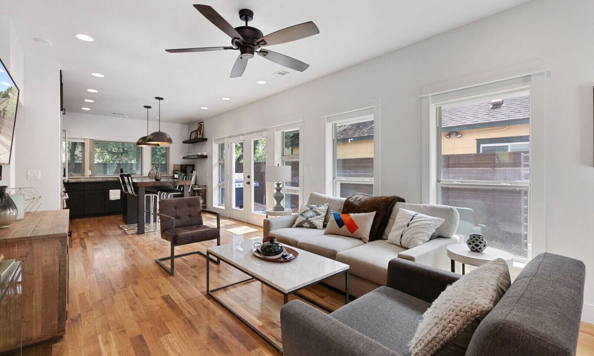 Rosewood House | Group friendly location near downtown activities, long term availability