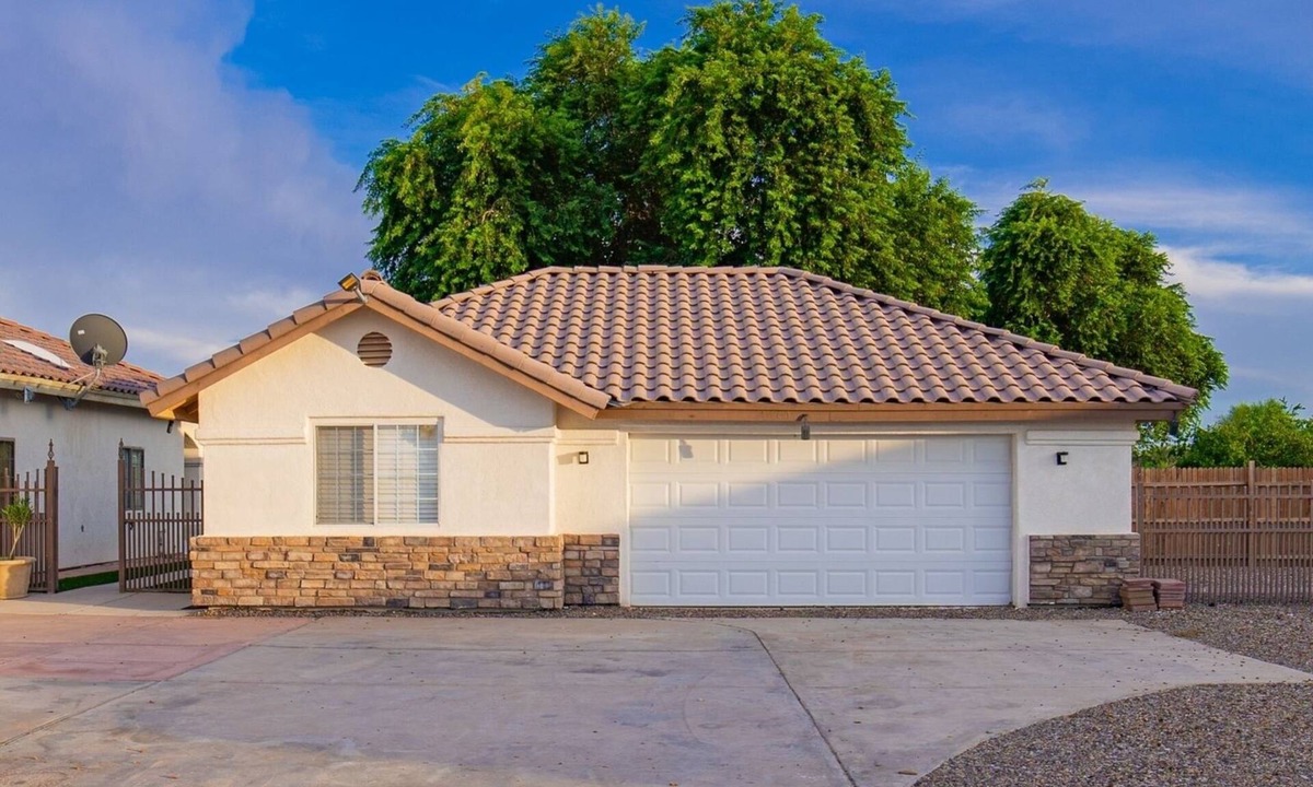 Yuma Corona House | Guest House in the outskirts, Ranch living