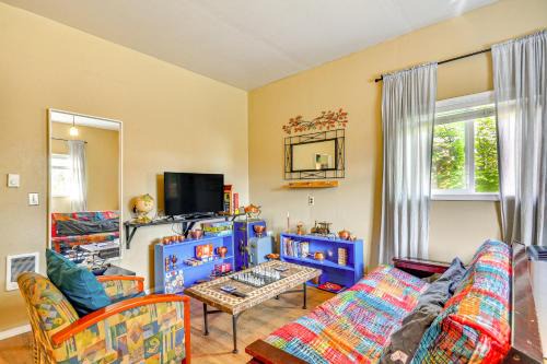 Aloha Apartment | Guest Suite in Portland Area w/Shared Patio
