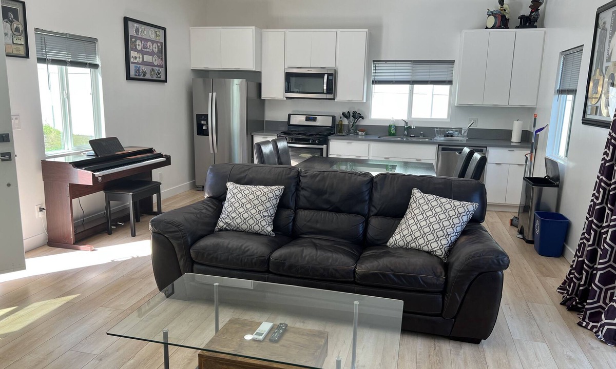 Park Mesa Heights Apartment | Guesthouse/Cozy 1 Bedroom 1Bath, Centrally located in View Park