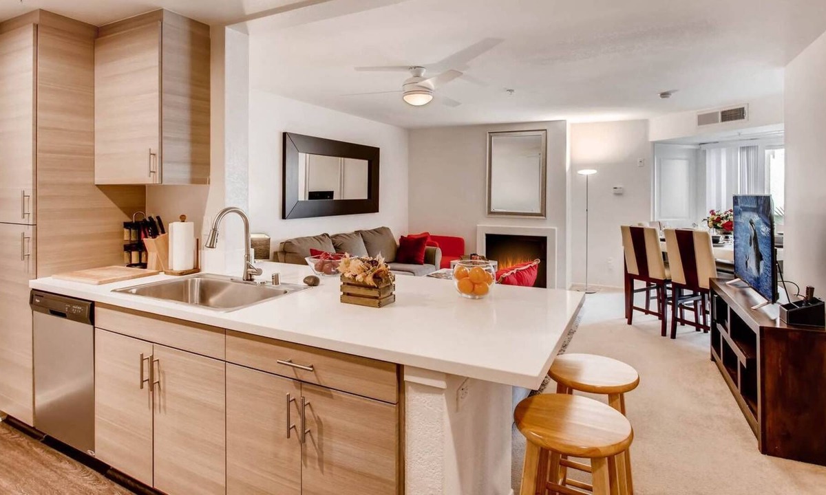 Downtown San Diego Apartment | H4 - #1 Beautiful San Diego Location Dual Master 2BR/2Bath With Free Parking!