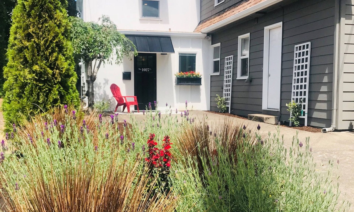 McMinnville House | Half-Pint Farmhouse in Historic Downtown McMinnville