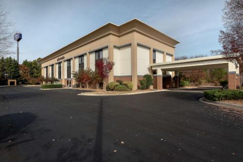 Commerce Hotel | Hampton Inn Commerce