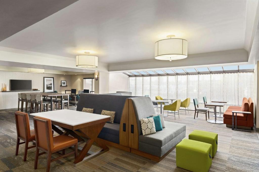 Portland Hotel | Hampton Inn Portland Airport