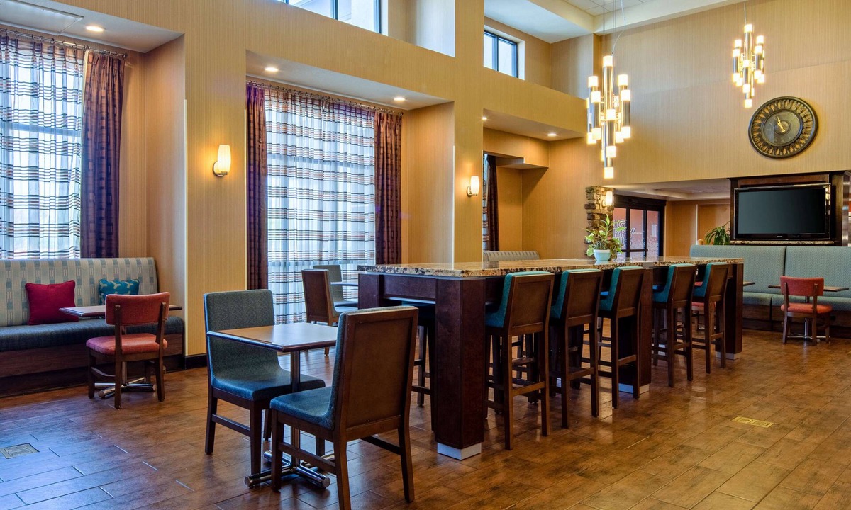 Bakersfield Hotel | Hampton Inn & Suites Bakersfield/Hwy 58, CA