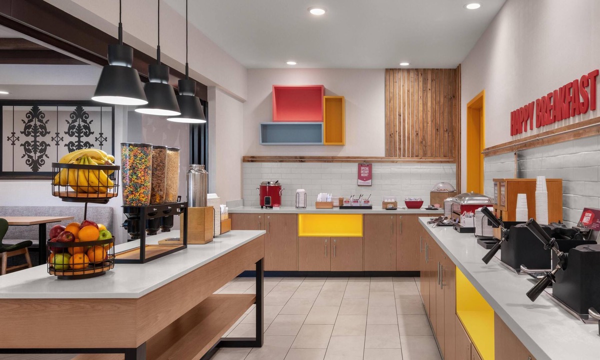 Raisin Hotel | Hampton Inn & Suites Fresno