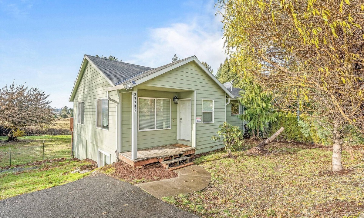 Lents House | Happy Valley Home + Game Room!