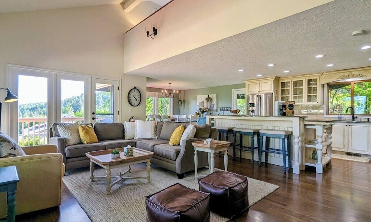 Sherwood House | Harmony Estate: Spacious Home with Mt Hood Views