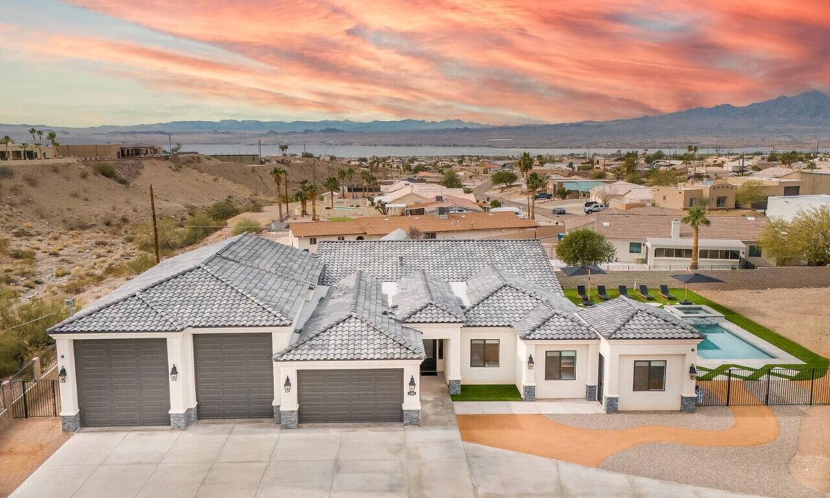Lake Havasu City House | Havasu Modern Escape: Luxury Pool/Spa + RV Garage