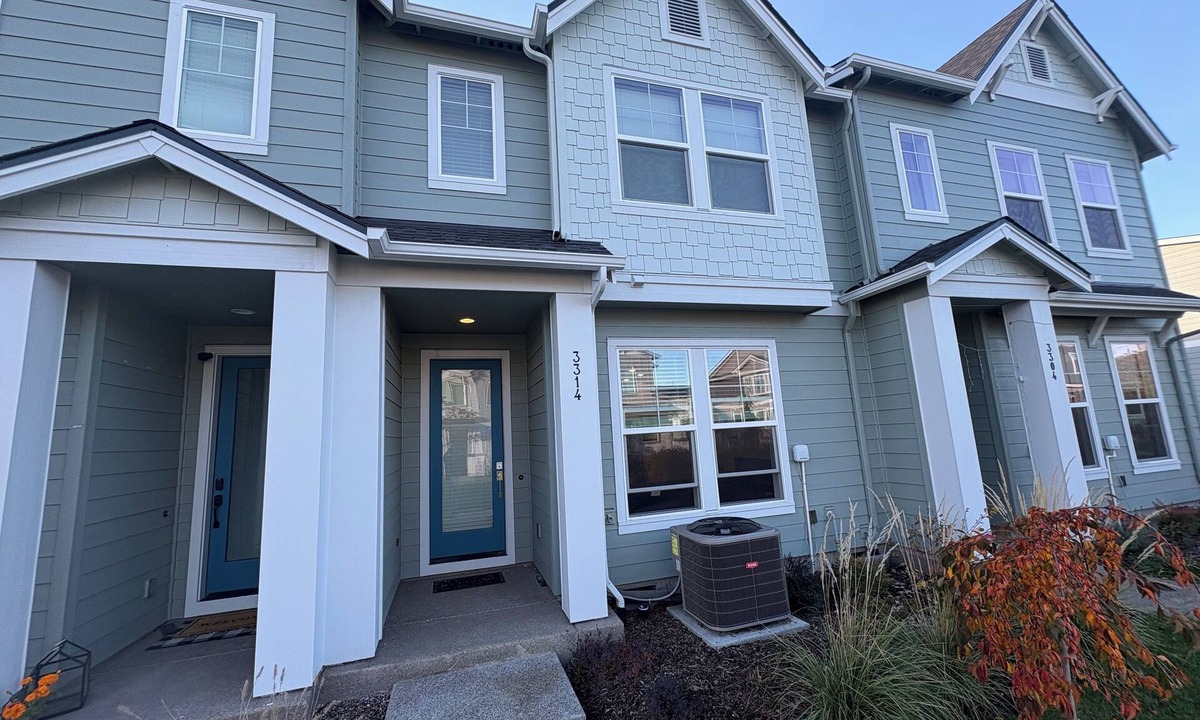 Hillsboro House | Haven at Reeds Crossing - Quiet 3-bedroom townhome with AC in charming Hillsboro