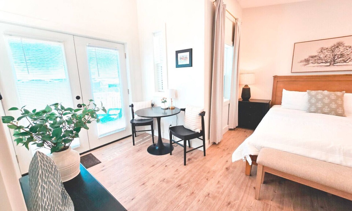 Rockaway Beach Apartment | Heart of Rockaway Studio with Oceanviews
