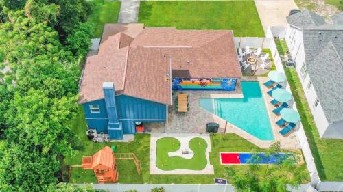 Clearwater House | Heated Pool Fire Pit BBQ Mini Golf Bowling