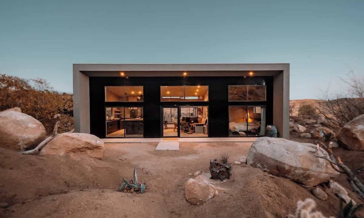 Pioneertown House | Heaven's Door Pioneertown Modern, Spa, Boulders!